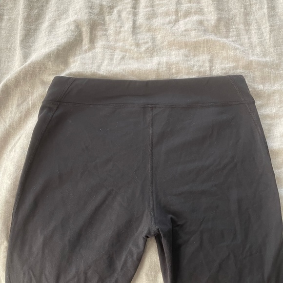 Lucy Lotus Collection black capri yoga pants - Picture 7 of 8